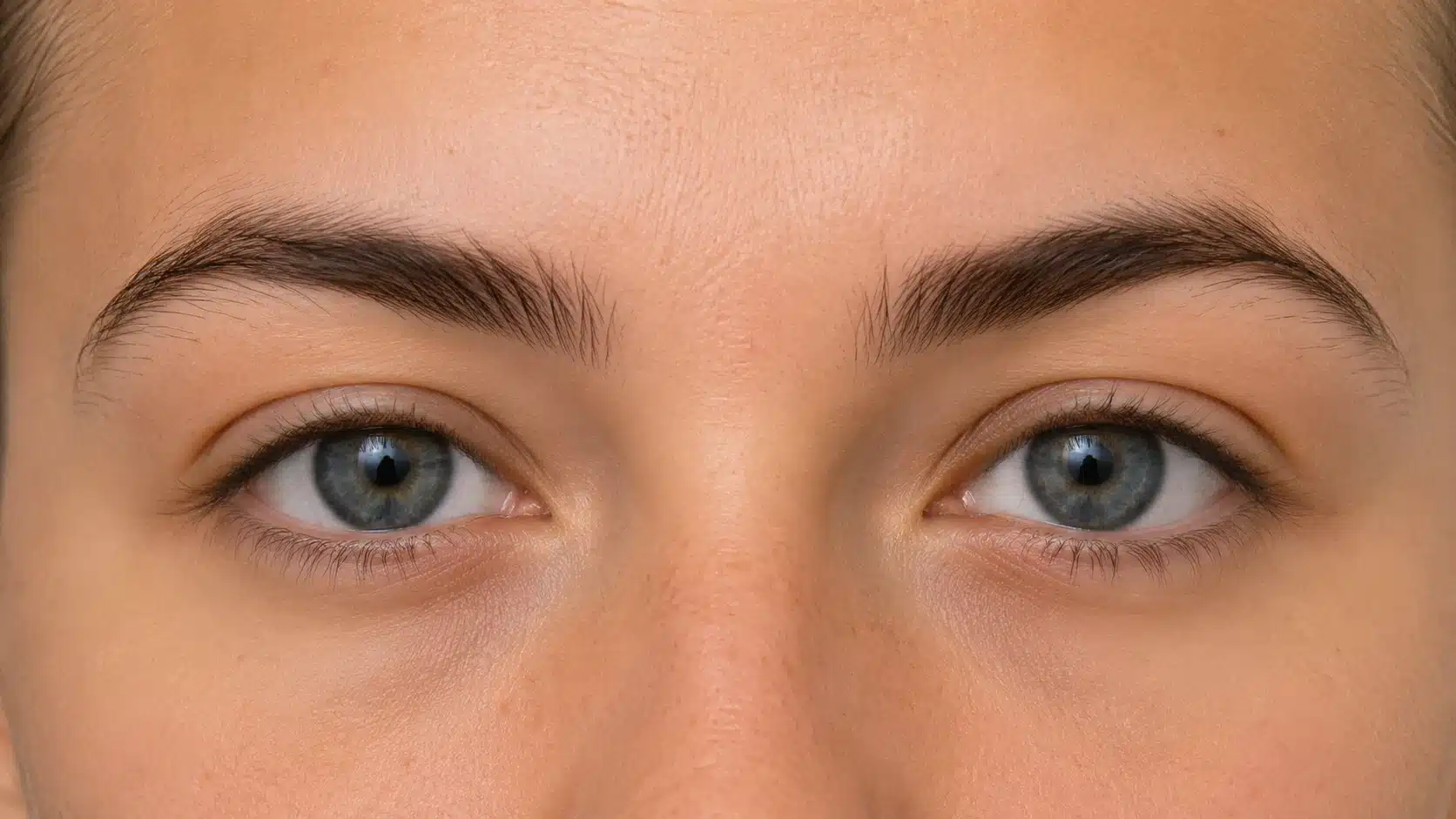 Close-up of a woman's eyes showcasing a close-set eye shape with defined lashes.
